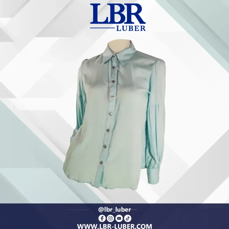 Camisa Azul Pastel de Botones